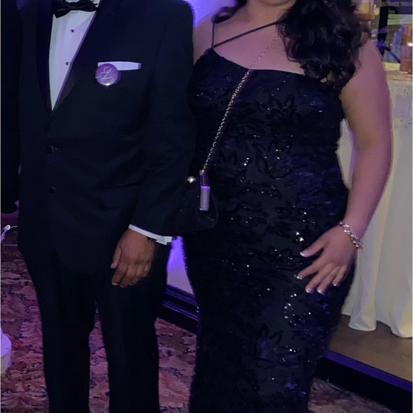 Windsor Black sequins gown - Picture 5 of 7